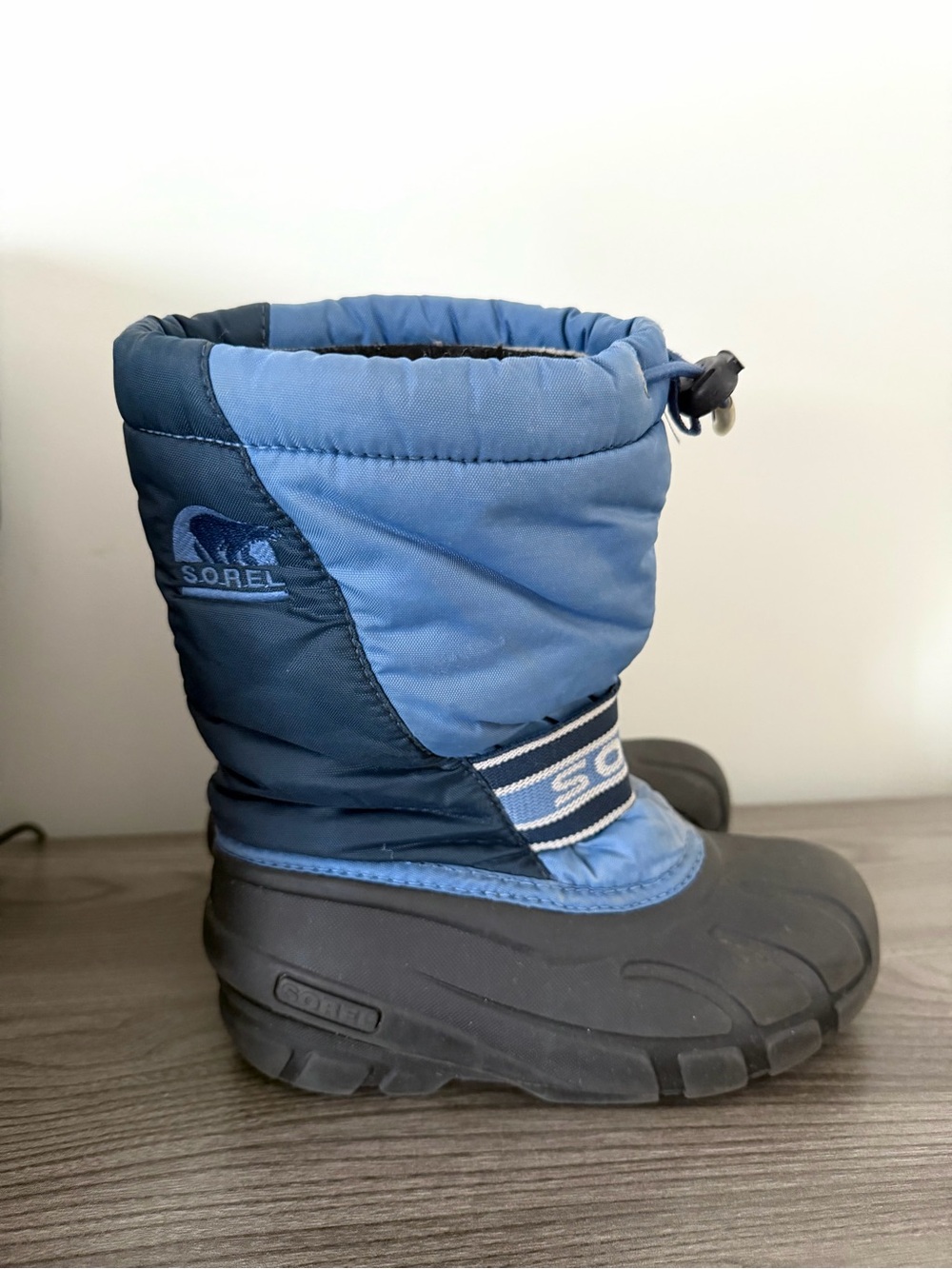 Sorel kids blue and black insulated winter snow boot size 1